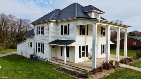 327 Carolina Ave S, Boonville, NC 27011