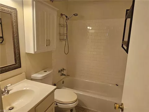 Bath - 2154 Rivermeade Dr, High Point, NC 27265 photo 1 of 4
