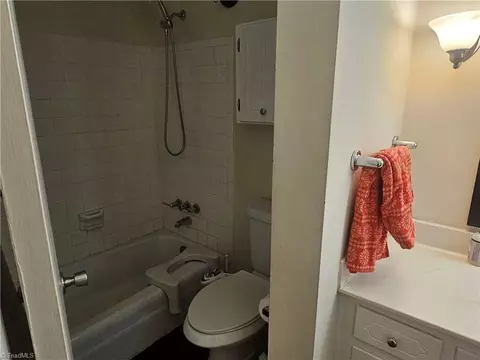 Bath - 2154 Rivermeade Dr, High Point, NC 27265 photo 4 of 4