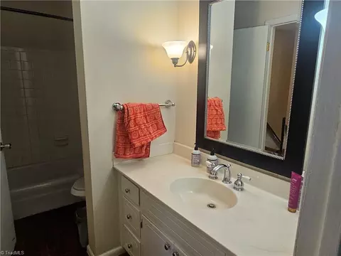 Bath - 2154 Rivermeade Dr, High Point, NC 27265 photo 3 of 4