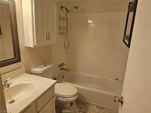 Bath - 2154 Rivermeade Dr, High Point, NC 27265 photo 2 of 4