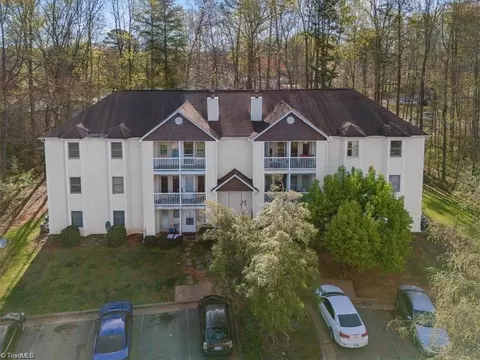 2326 Vandalia Rd W #A, Greensboro, NC 27407