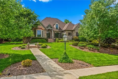 2821 Swan Lake Dr, High Point, NC 27262