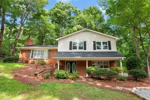 2511 Deercreek Dr, Winston Salem, NC 27106