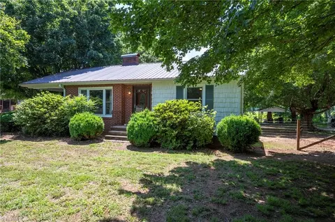 1841 Center Rd, Boonville, NC 27011
