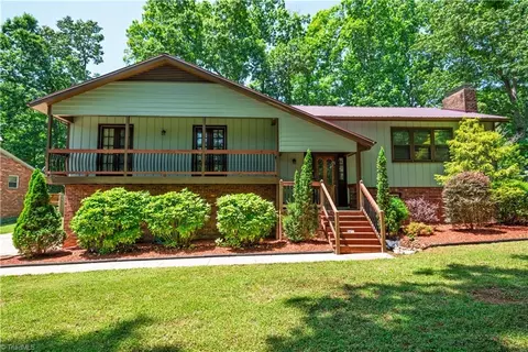 1625 Eagle Crest Dr, Pfafftown, NC 27040