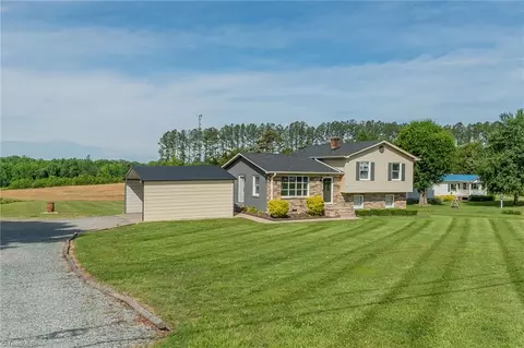 2679 Nc Highway 150 N, Lexington, NC 27295
