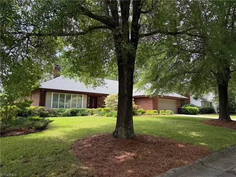 1223 Gatehouse Rd, High Point, NC 27262 photo 2