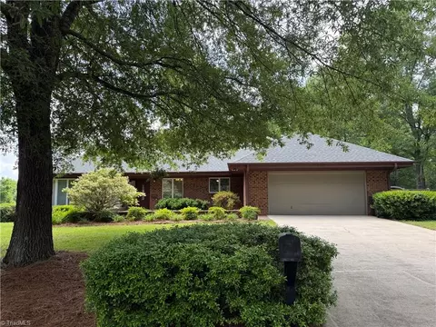 1223 Gatehouse Rd, High Point, NC 27262 photo 3