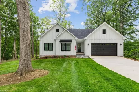 215 Crestwood Dr, Pilot Mountain, NC 27041