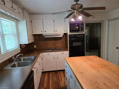 314 Hillcrest Dr, Elkin, NC 28621 photo 9