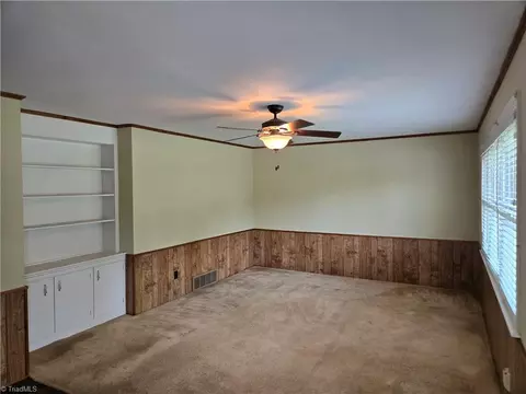 314 Hillcrest Dr, Elkin, NC 28621 photo 2