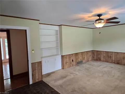 314 Hillcrest Dr, Elkin, NC 28621 photo 3