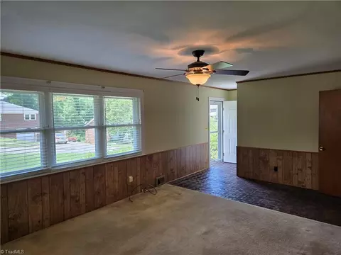 314 Hillcrest Dr, Elkin, NC 28621 photo 5