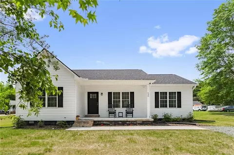 530 Raleigh Ave E, Liberty, NC 27298