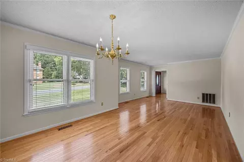 8016 Riverview Dr, Clemmons, NC 27012 photo 4