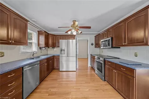 8016 Riverview Dr, Clemmons, NC 27012 photo 5
