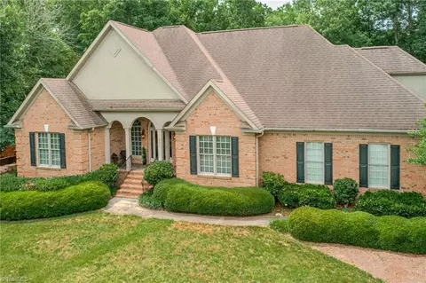 2809 Churchill Ct, High Point, NC 27262