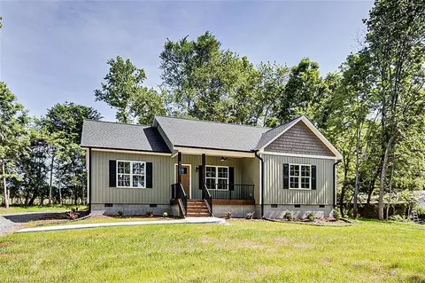 4503 Holly Leaf Rd, Ramseur, NC 27316