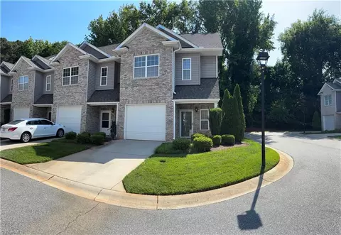 628 Friendway Rd, Greensboro, NC 27410