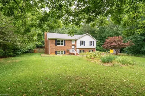100 Andrea Dr, Jamestown, NC 27282