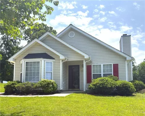 729 Foxridge Rd, Greensboro, NC 27406