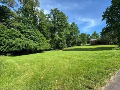 000 Brenhaven Dr S, Elkin, NC 28621
