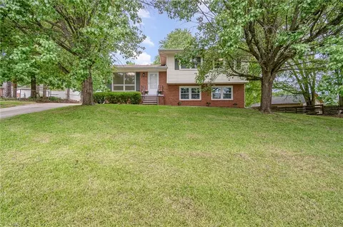 2102 Castlerock Rd, Greensboro, NC 27406