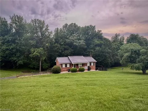 4625 Shelton Ridge Rd, Walkertown, NC 27051