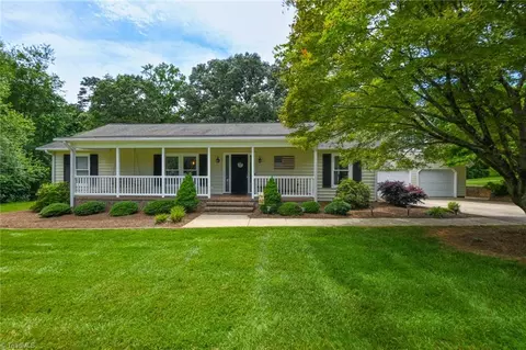 6107 Four Oaks Ct, Summerfield, NC 27358