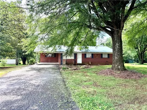 127 Forest Oaks Dr, Dobson, NC 27017