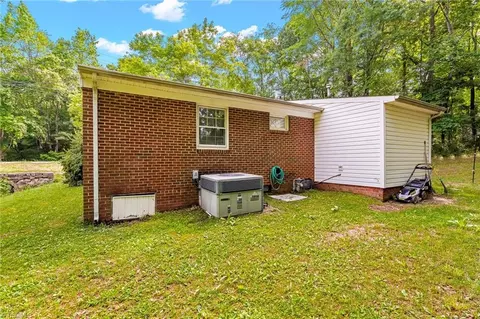 Exterior - 1126 Springfield Rd E, High Point, NC 27263 photo 4 of 8