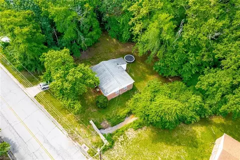 View/Area - 1126 Springfield Rd E, High Point, NC 27263 photo 4 of 5