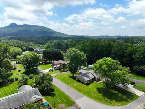 321 Shoals Rd, Pinnacle, NC 27043 photo 2