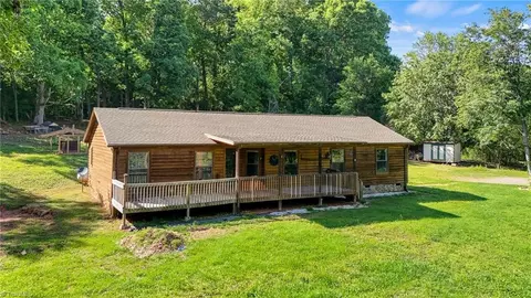 1922 Kings Grant Dr, Newton, NC 28658