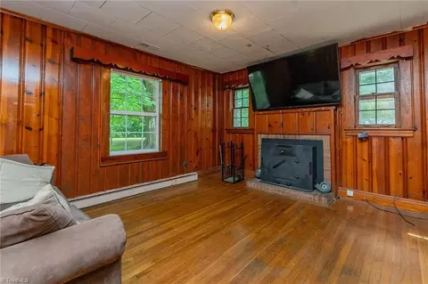 Living - 6704 Welborn Rd, Trinity, NC 27370 photo 6 of 7