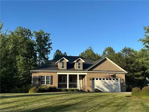 1080 Chamberlin Dr E, Asheboro, NC 27205