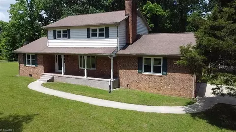 298 Haven Hill Ln, Thomasville, NC 27360