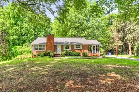 3870 Shattalon Dr, Winston Salem, NC 27106