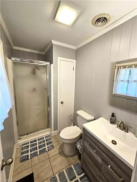 Bath - 831 Sunset Dr, Pilot Mountain, NC 27041 photo 2 of 4