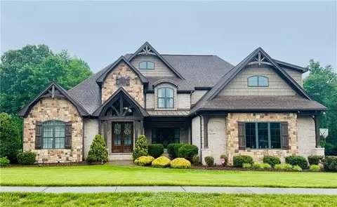 7296 Henson Forest Dr, Summerfield, NC 27358