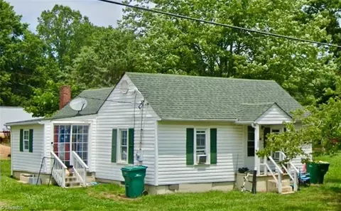 1977 Old Hollow Rd, Walkertown, NC 27051