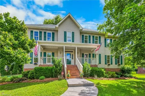 164 Fieldwood Dr, Advance, NC 27006