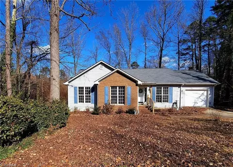 2307 Pineview Dr, Greensboro, NC 27407
