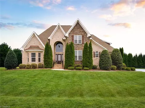8004 Perlette Ct, Kernersville, NC 27284