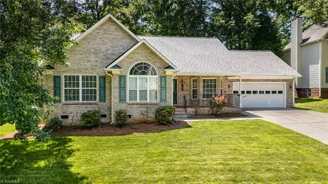 105 Ivorhing Ct, Kernersville, NC 27284