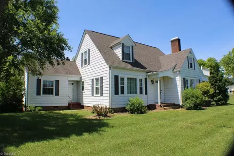 2289 Pine St W, Mount Airy, NC 27030