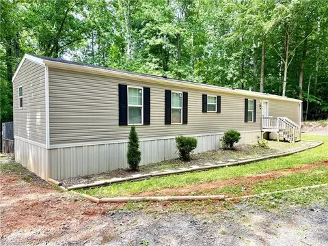 626 Vaughn Park Dr, Lewisville, NC 27023