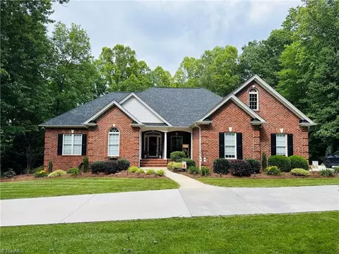 245 Plantation Cir E, Reidsville, NC 27320