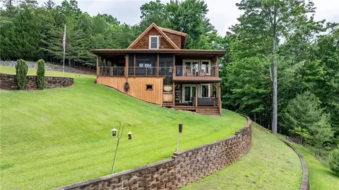 419 Woodpecker Rd, Purlear, NC 28665 photo 3